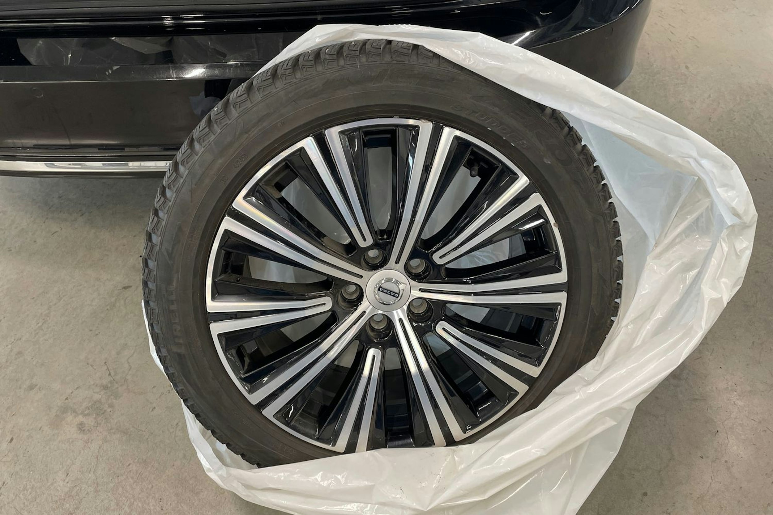 musta Volvo V90 2022 kuva 27.