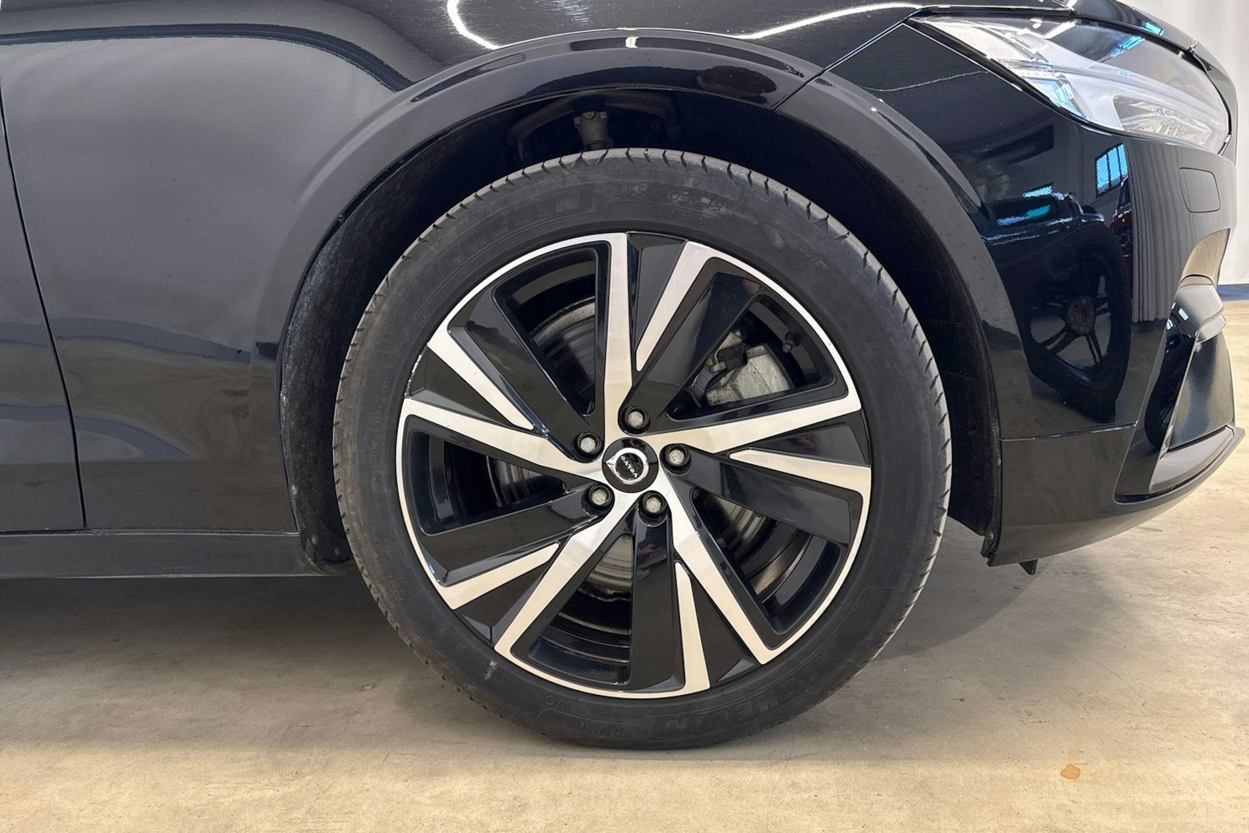musta Volvo V90 2022 kuva 34.