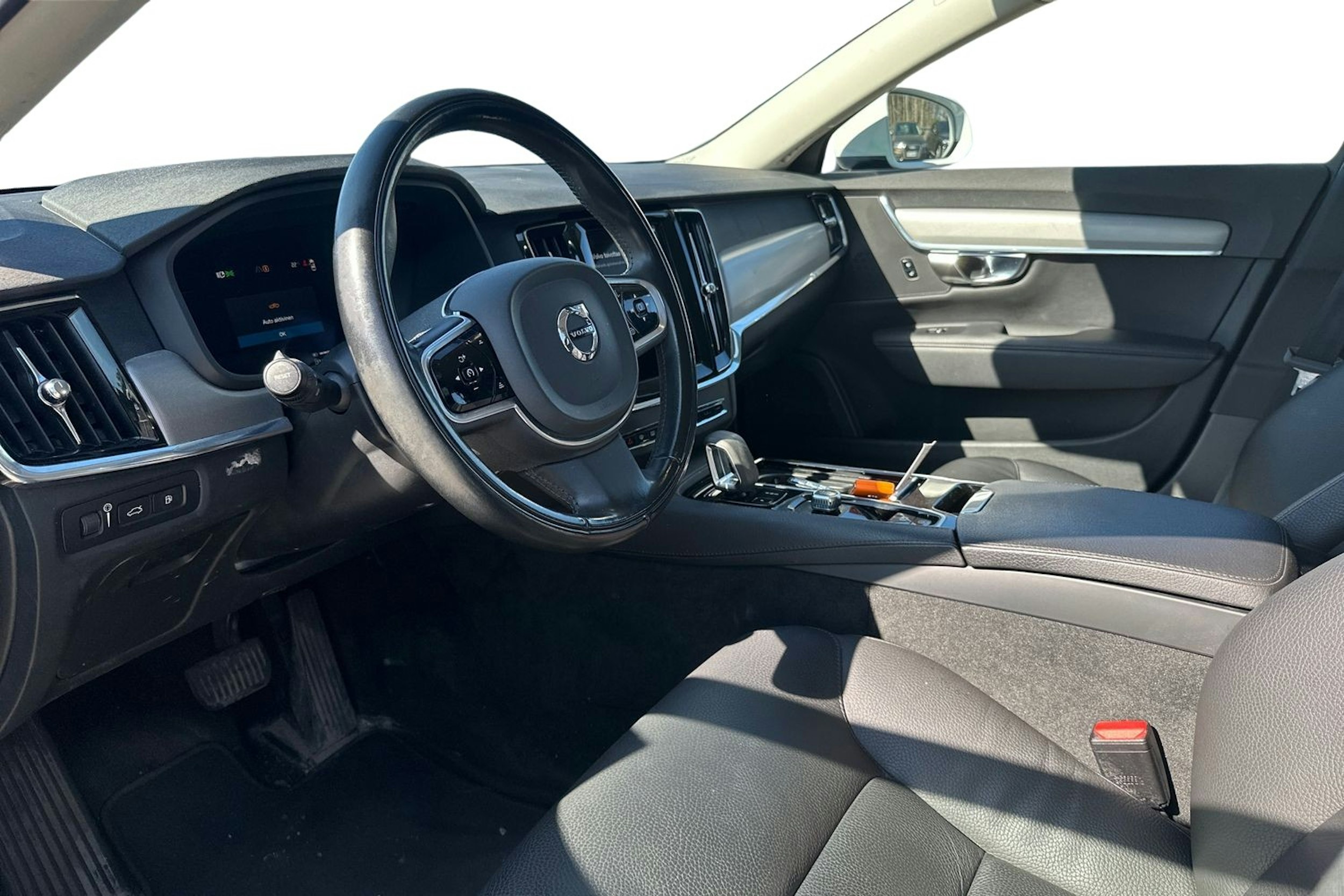 valkoinen Volvo V90 2022 kuva 3.