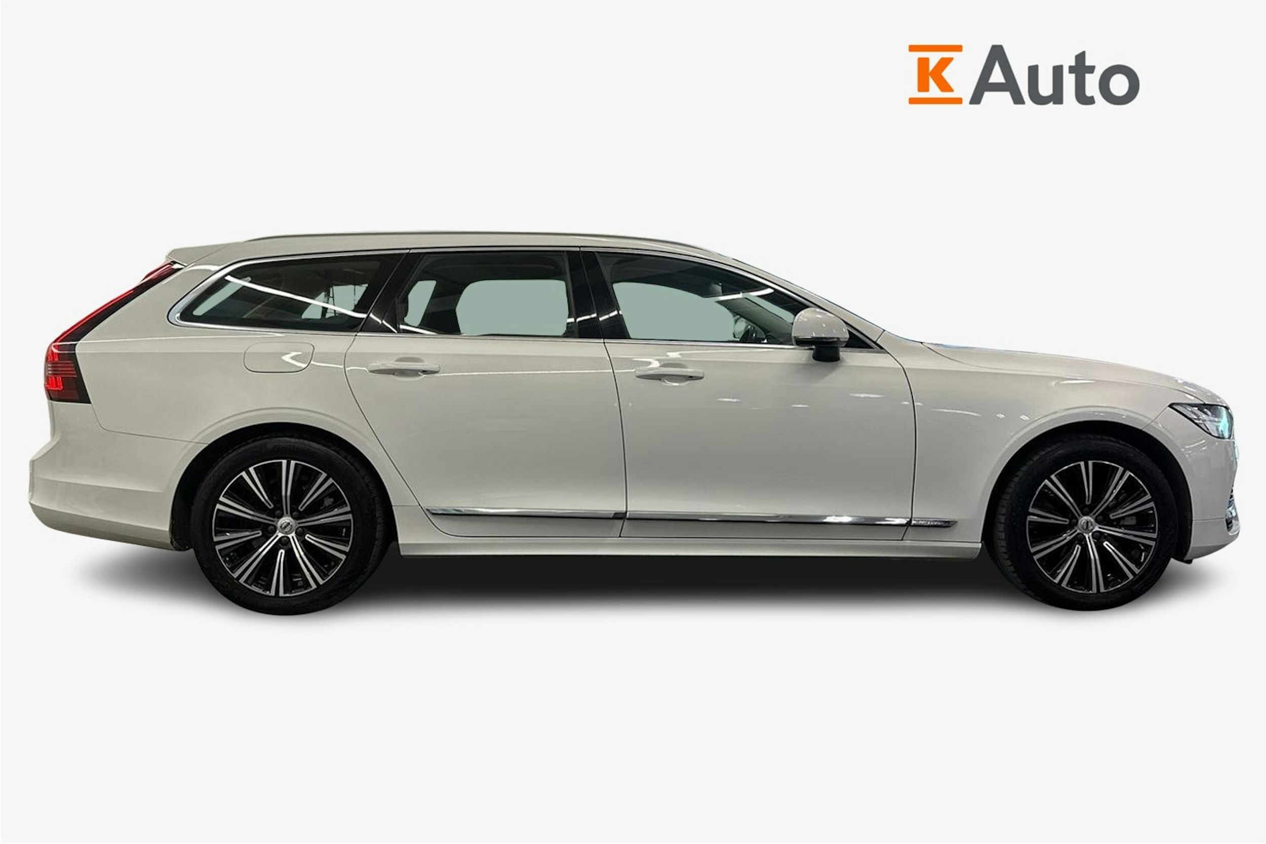 valkoinen Volvo V90 2022 kuva 6.