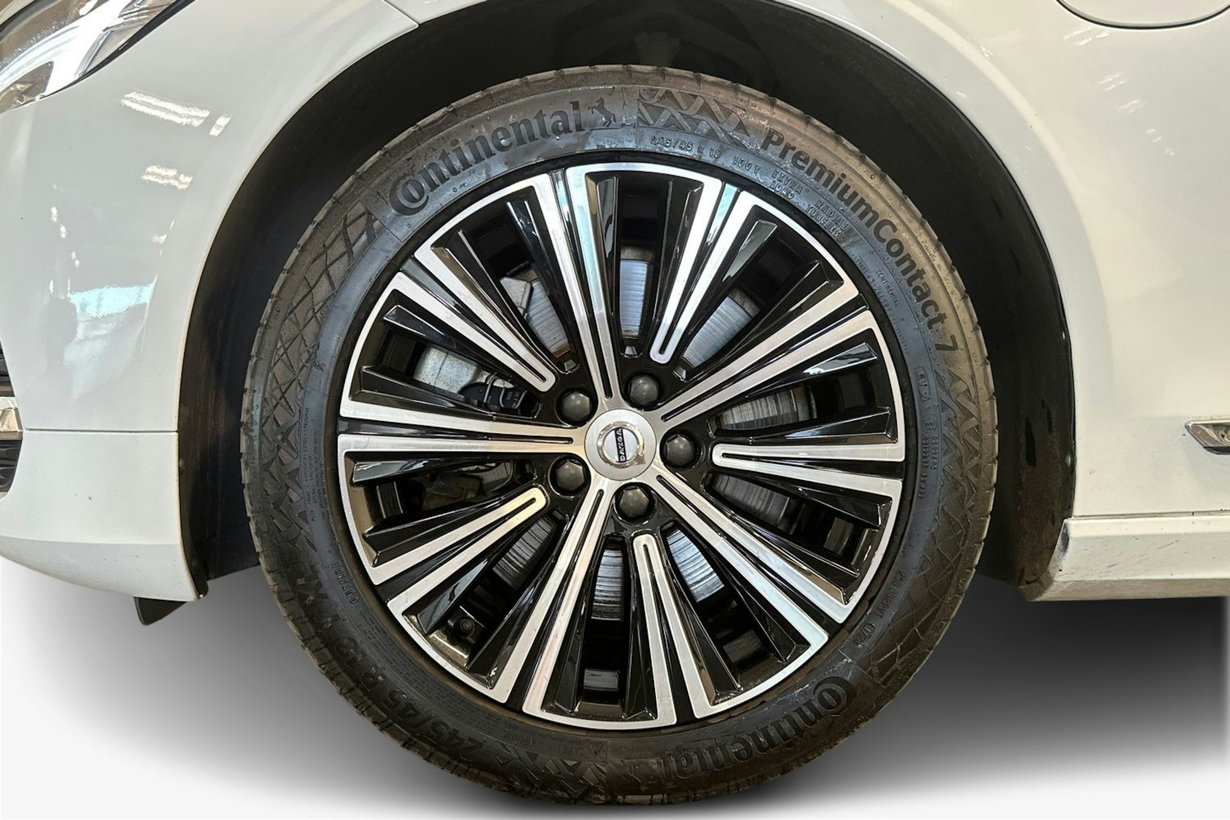 valkoinen Volvo V90 2022 kuva 11.