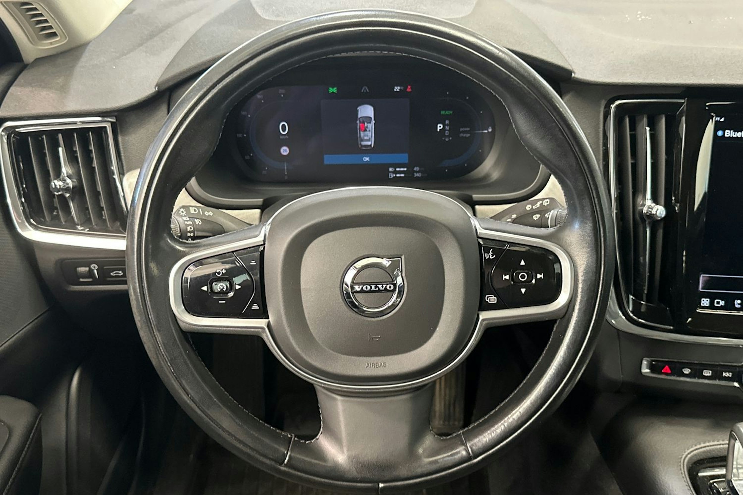 valkoinen Volvo V90 2022 kuva 16.