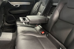 valkoinen Volvo V90 2022 kuva 17.