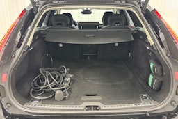 musta Volvo V90 2022 kuva 11.