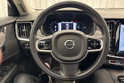 musta Volvo V90 2022 kuva 13.