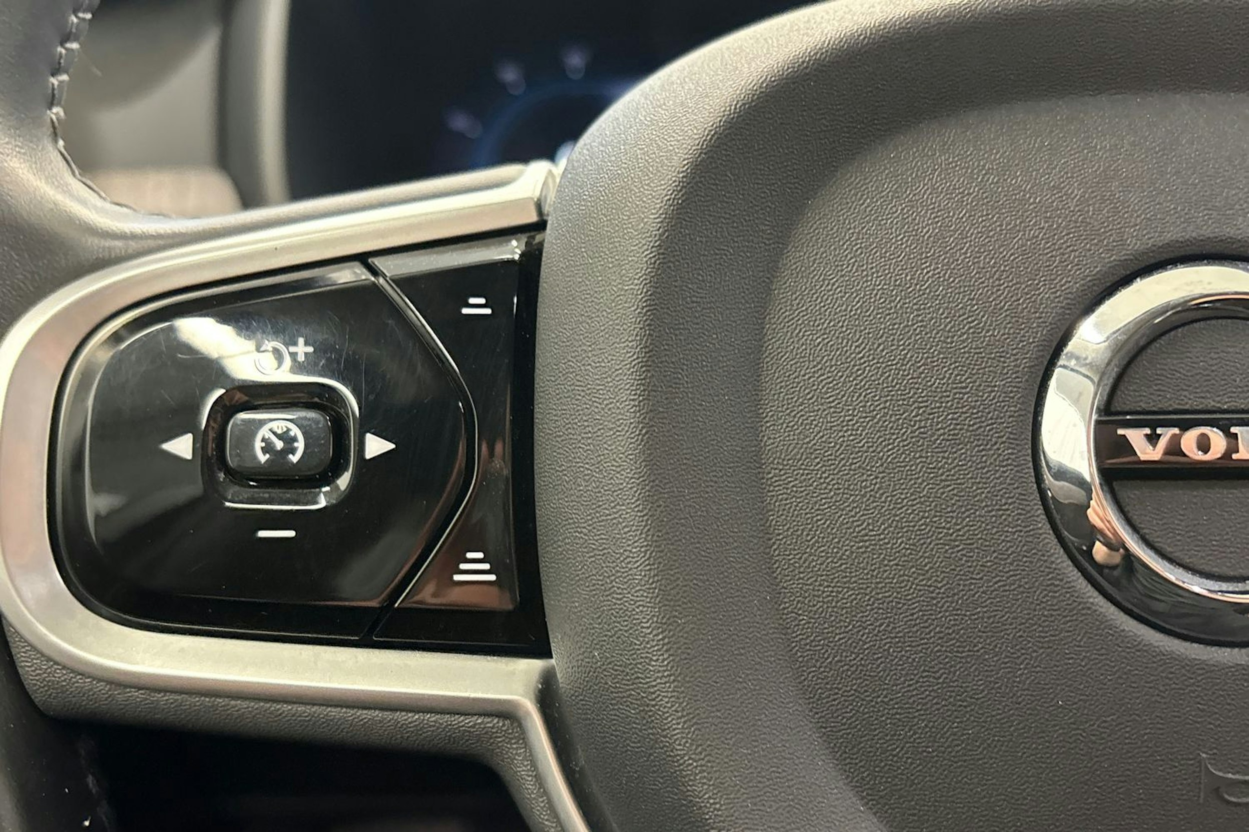 musta Volvo V90 2022 kuva 14.