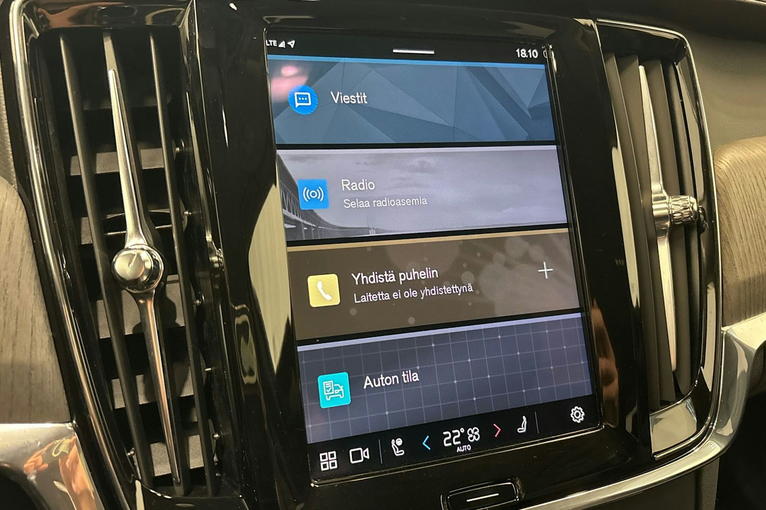 musta Volvo V90 2022 kuva 17.