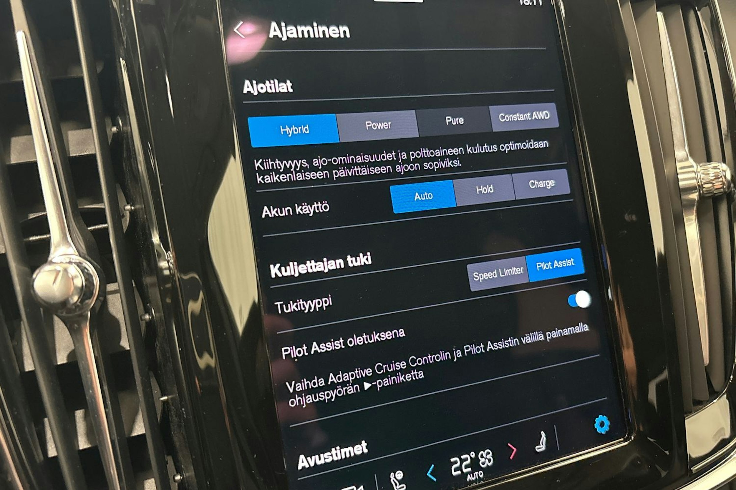 musta Volvo V90 2022 kuva 18.