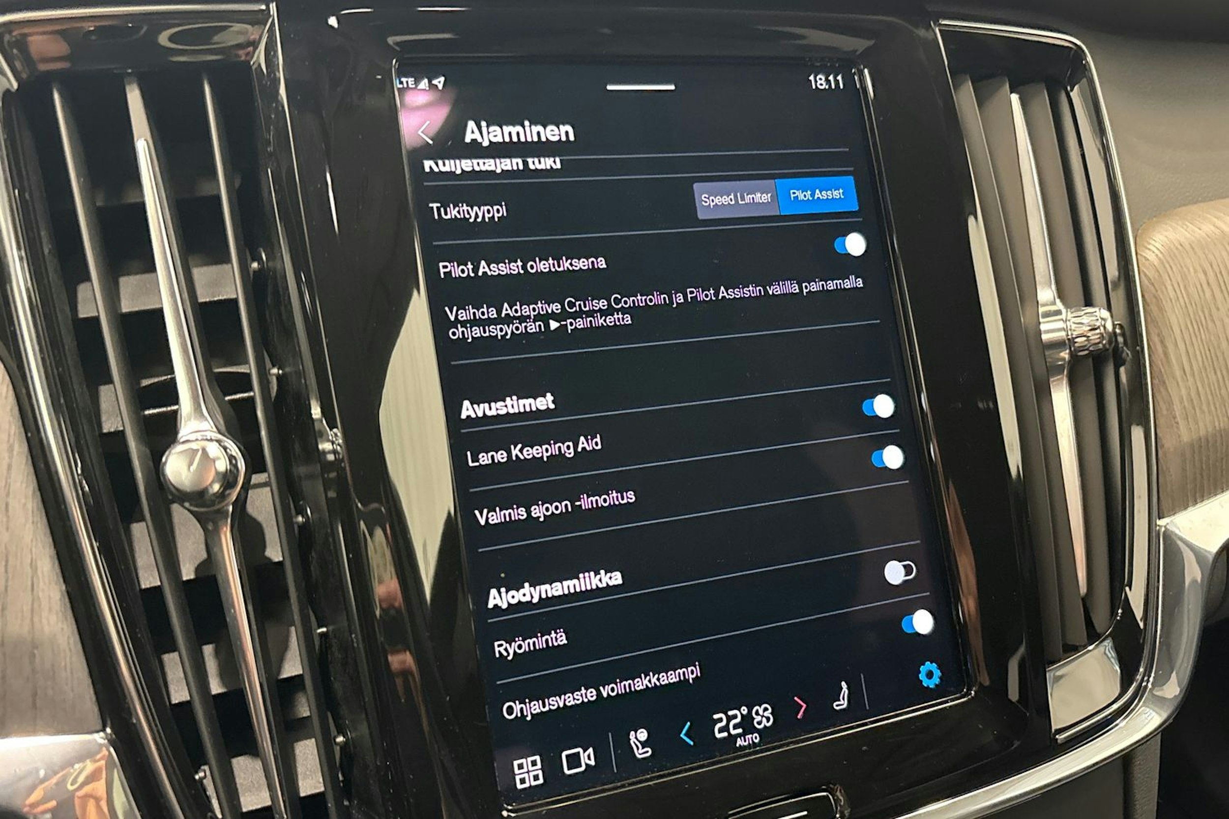 musta Volvo V90 2022 kuva 19.