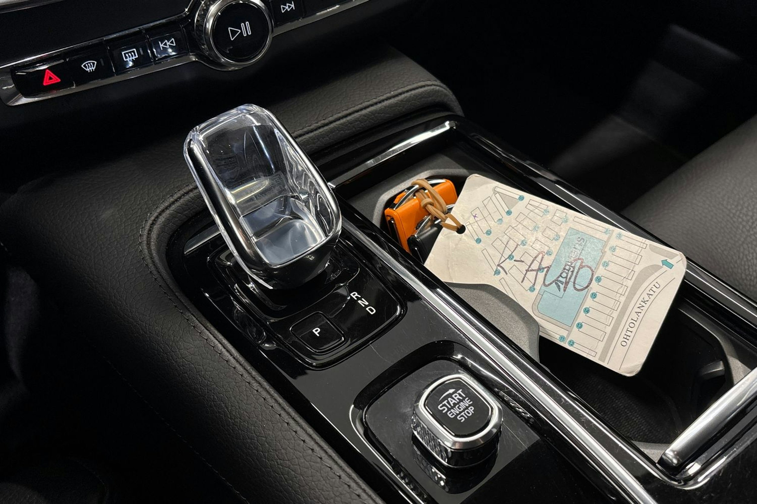 musta Volvo V90 2022 kuva 21.