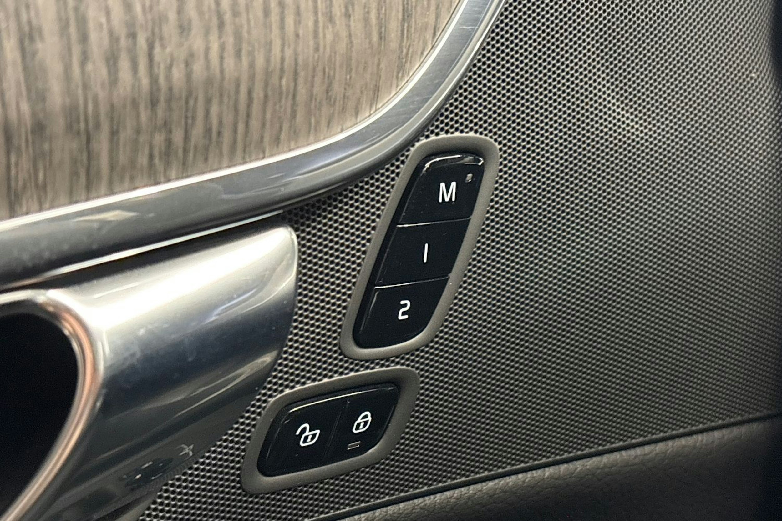 musta Volvo V90 2022 kuva 22.