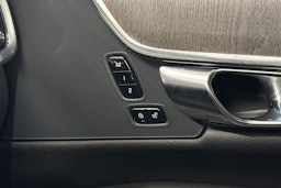 musta Volvo V90 2022 kuva 23.