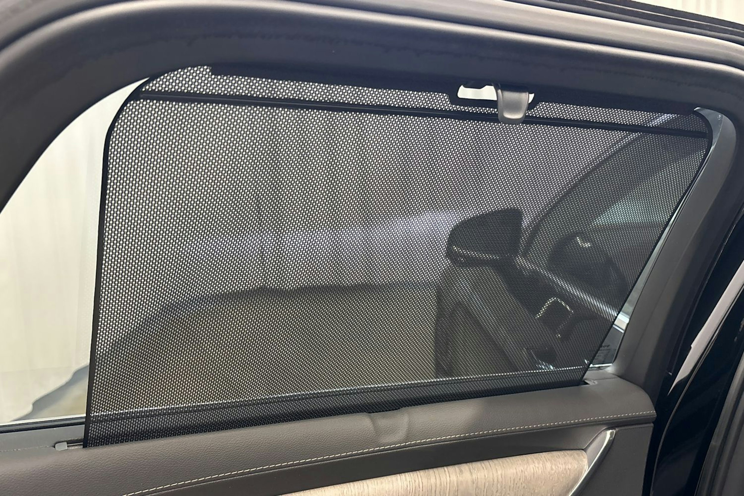 musta Volvo V90 2022 kuva 26.
