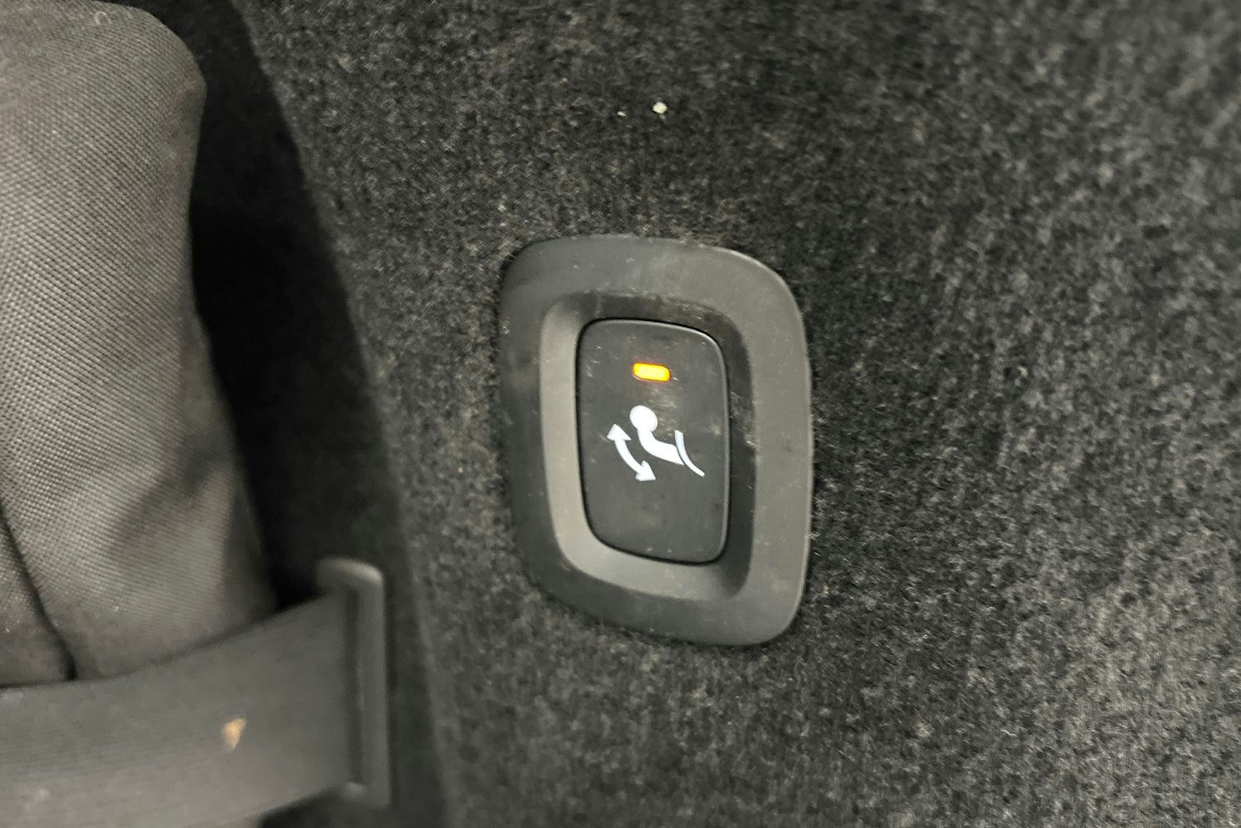 musta Volvo V90 2022 kuva 27.
