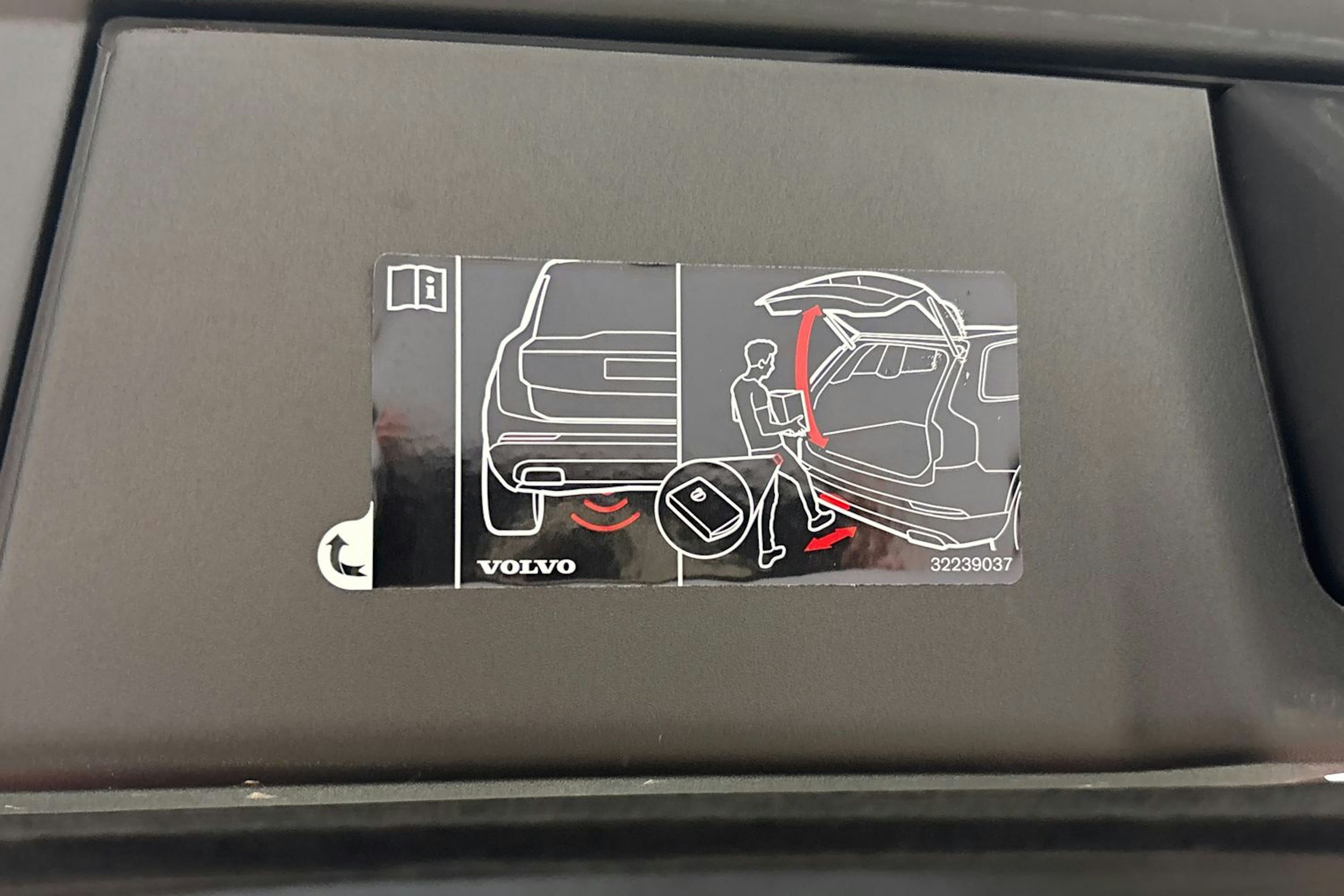 musta Volvo V90 2022 kuva 30.