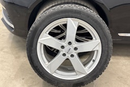 musta Volvo V90 2022 kuva 32.