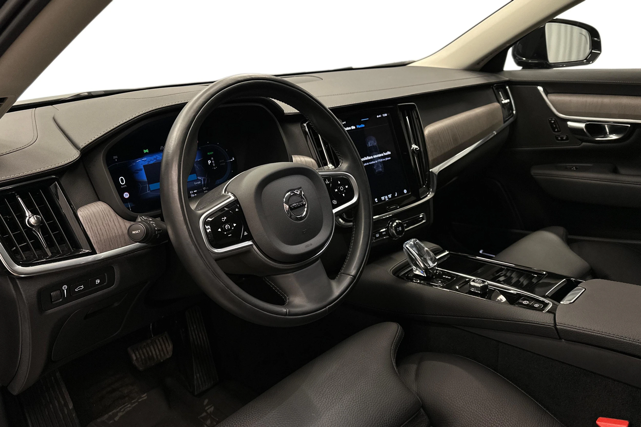 musta Volvo V90 2022 kuva 6.