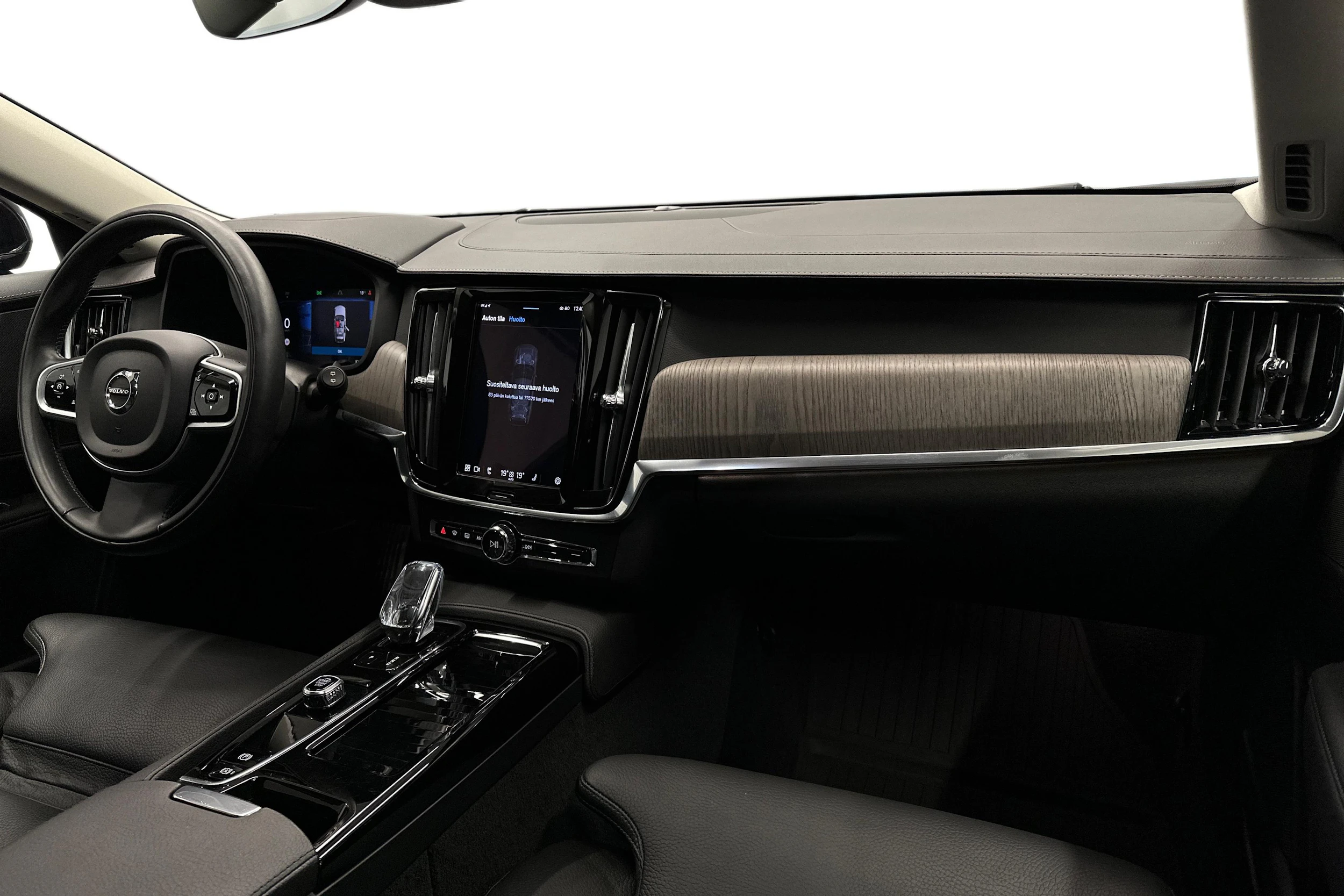 musta Volvo V90 2022 kuva 7.