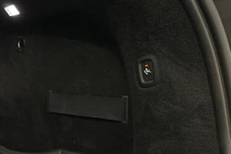 musta Volvo V90 2022 kuva 13.