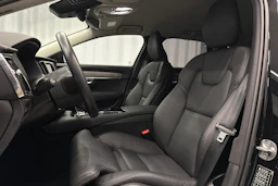 musta Volvo V90 2022 kuva 14.
