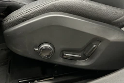 musta Volvo V90 2022 kuva 15.