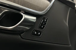 musta Volvo V90 2022 kuva 16.