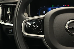 musta Volvo V90 2022 kuva 18.