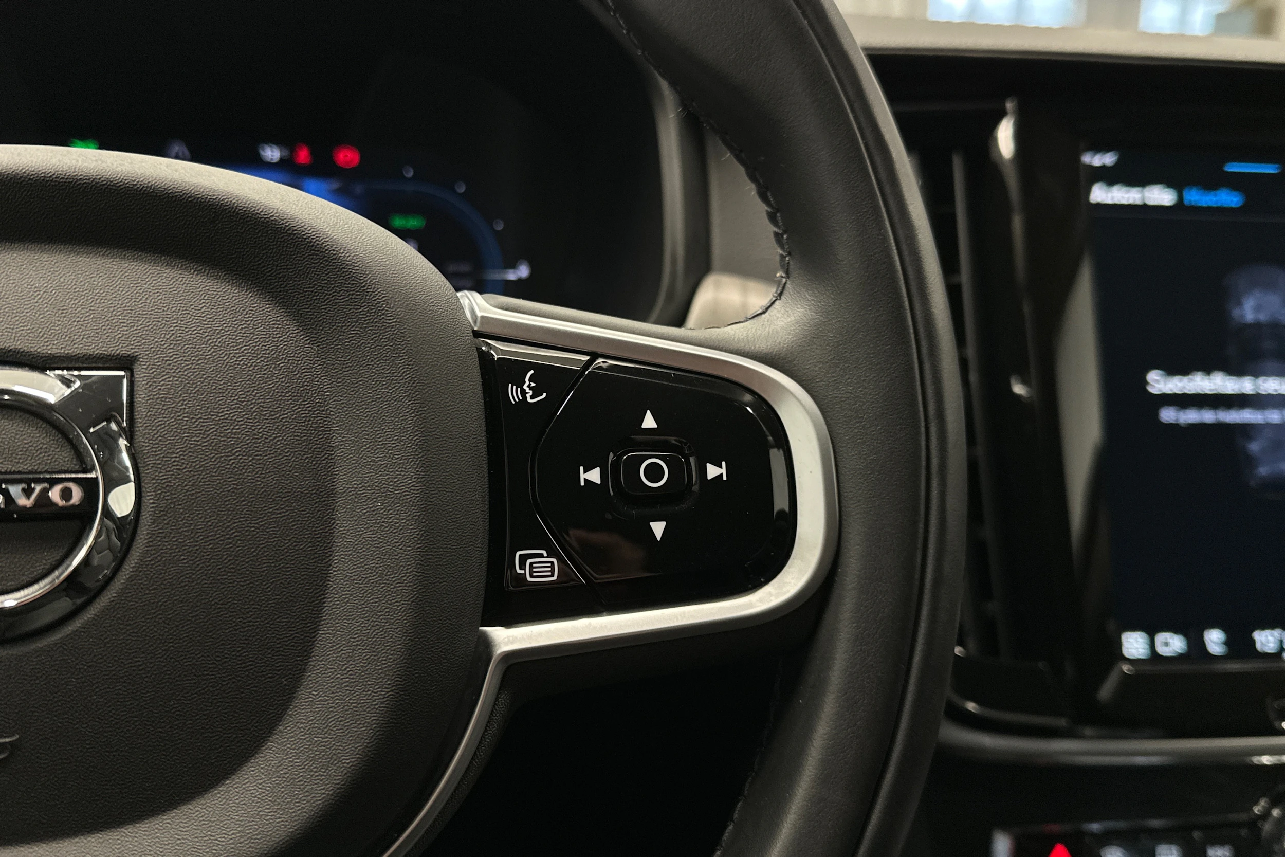 musta Volvo V90 2022 kuva 19.