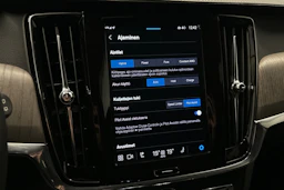 musta Volvo V90 2022 kuva 22.