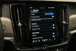 musta Volvo V90 2022 kuva 23.