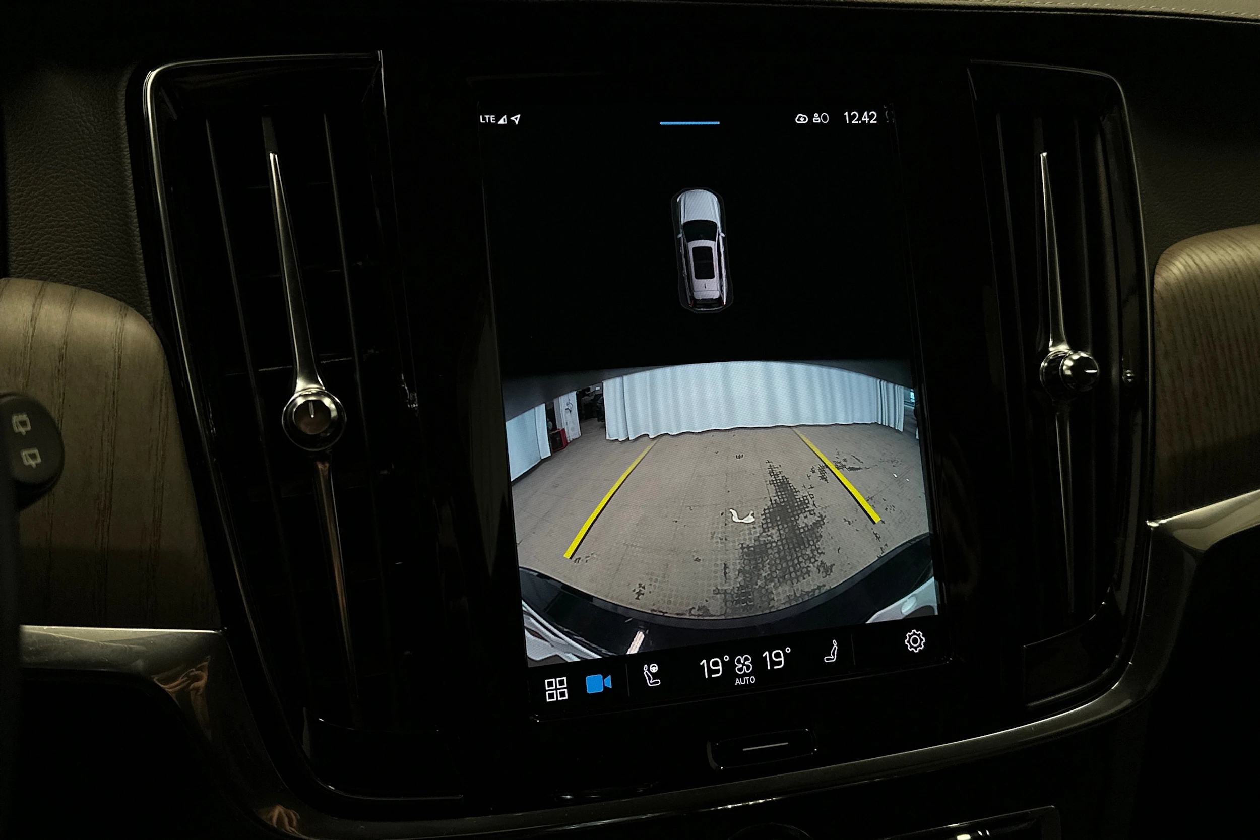 musta Volvo V90 2022 kuva 26.