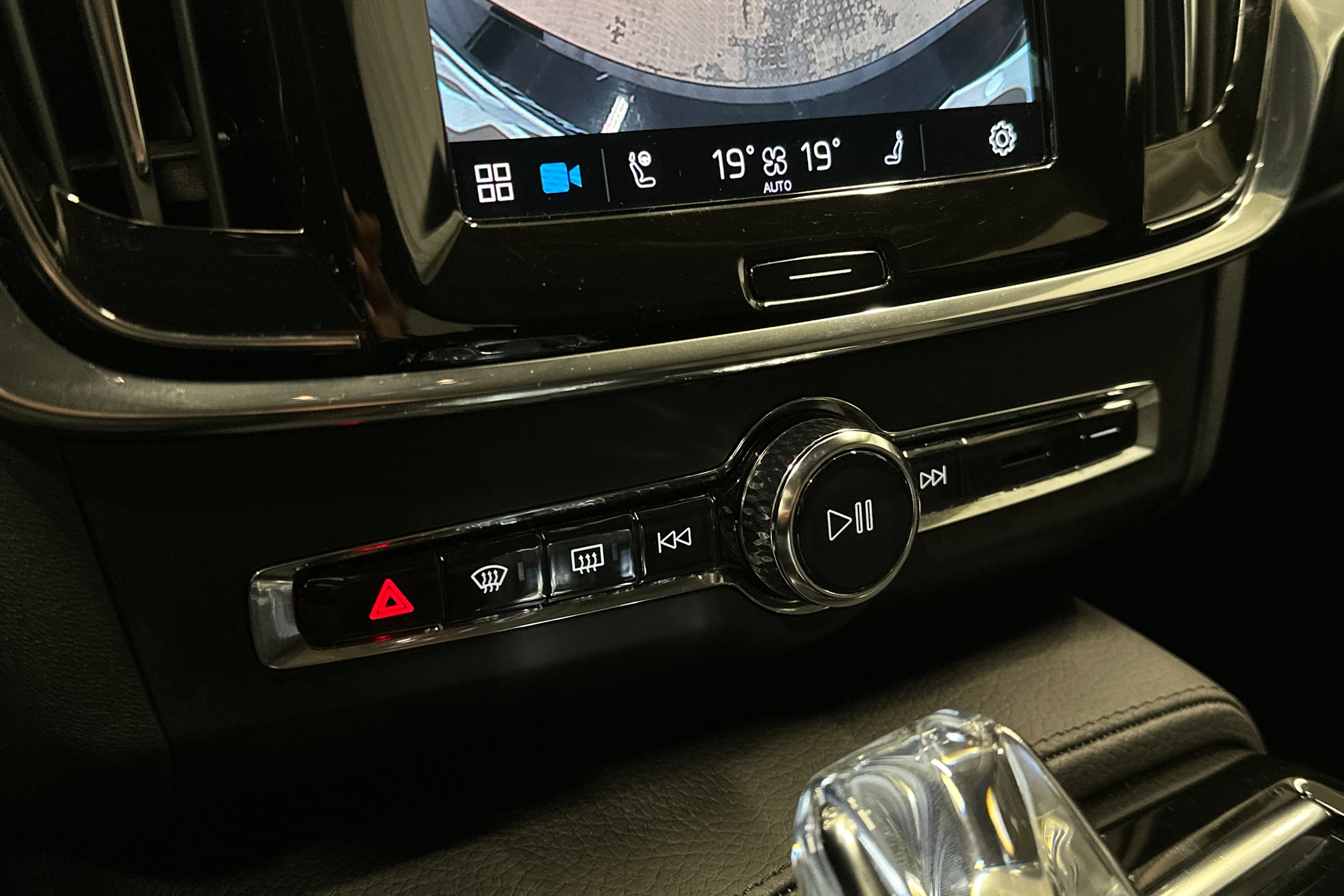 musta Volvo V90 2022 kuva 27.