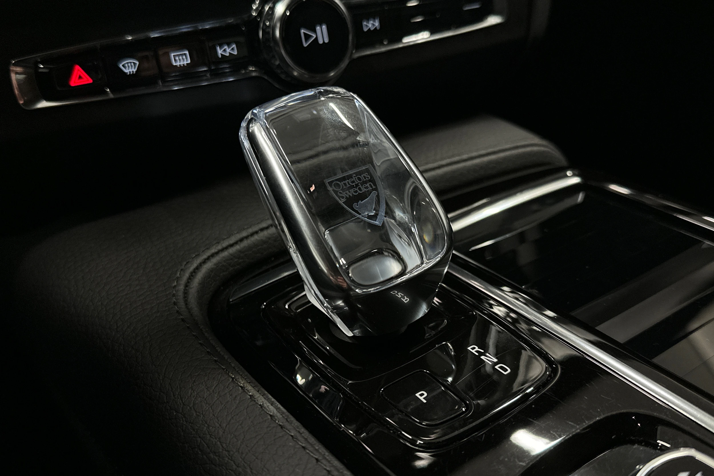 musta Volvo V90 2022 kuva 28.