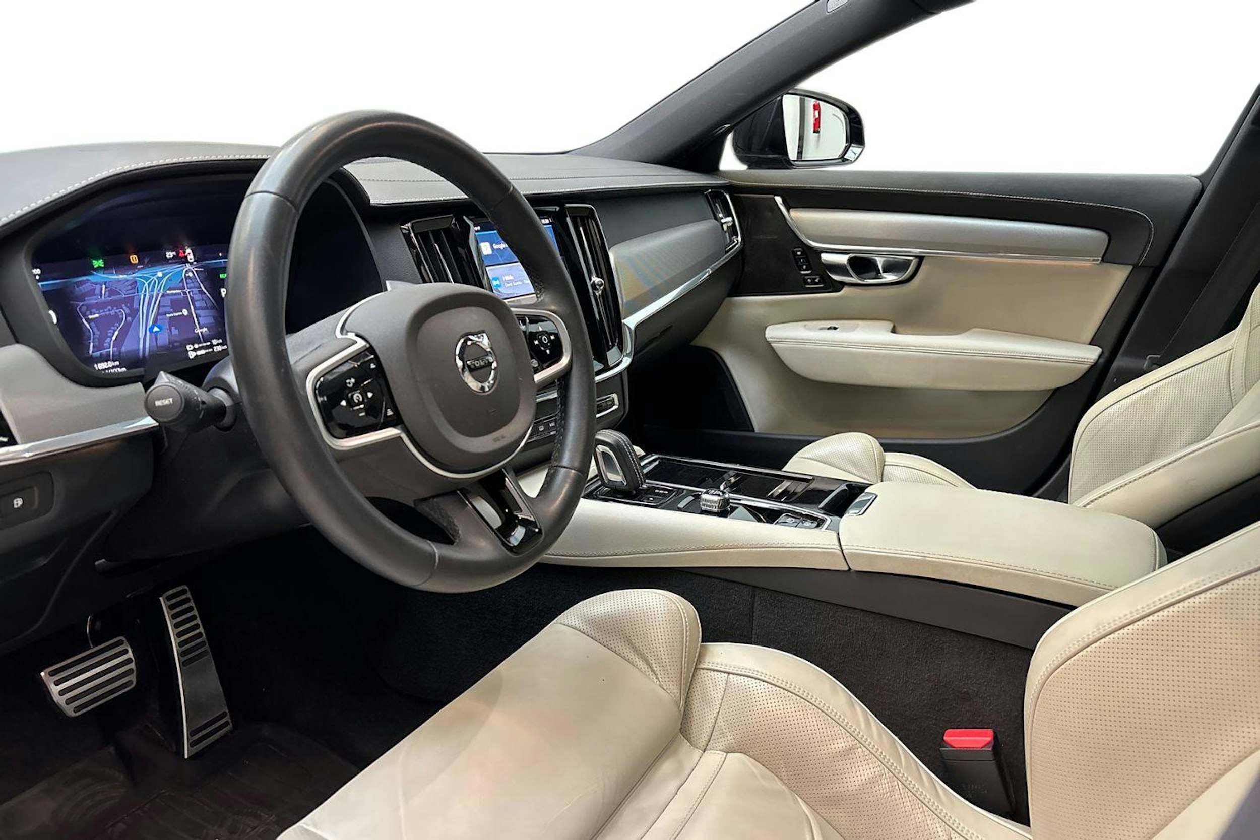 musta Volvo V90 2022 kuva 7.