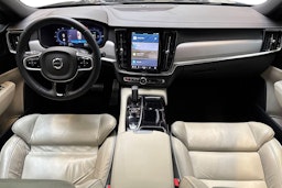 musta Volvo V90 2022 kuva 9.