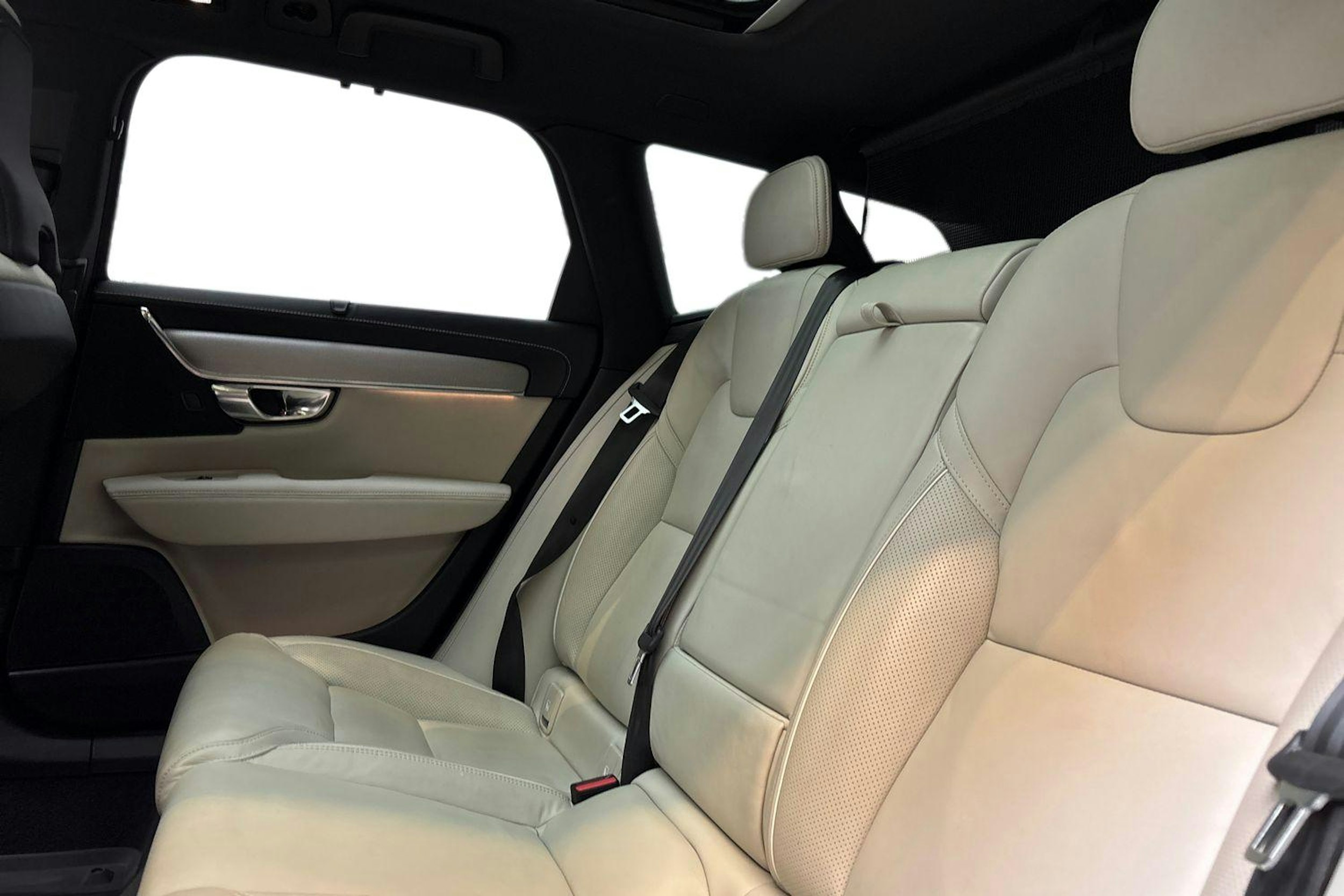 musta Volvo V90 2022 kuva 10.