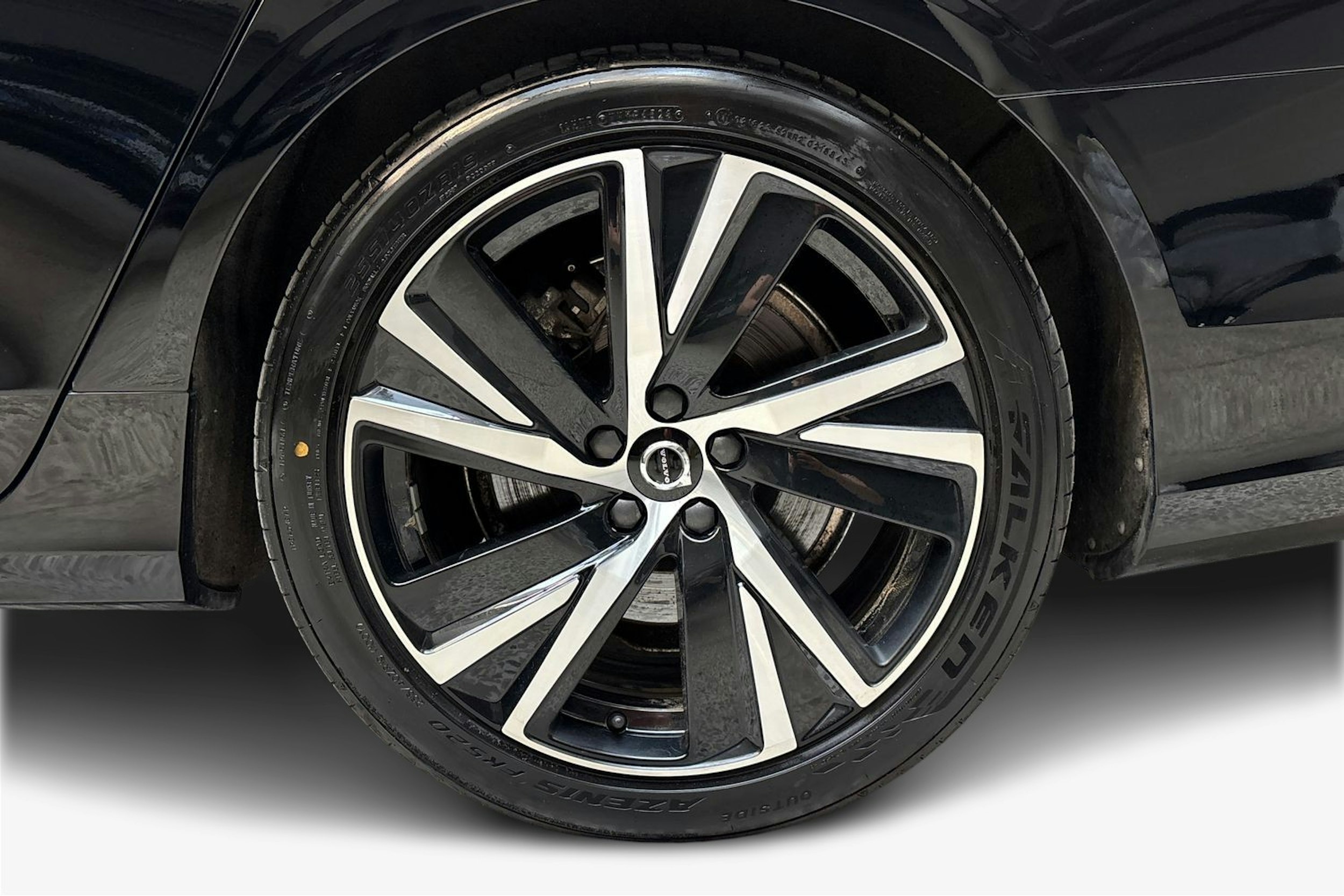 musta Volvo V90 2022 kuva 11.