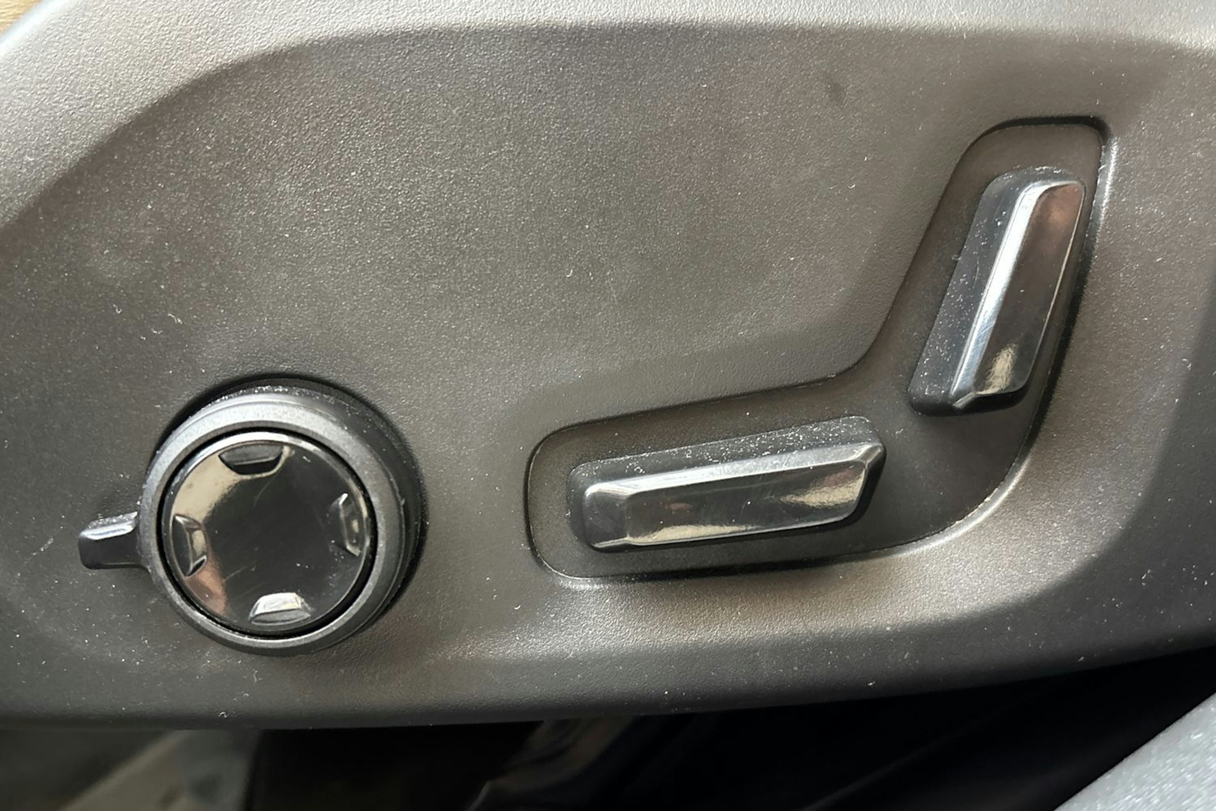 musta Volvo V90 2022 kuva 16.