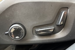 musta Volvo V90 2022 kuva 16.