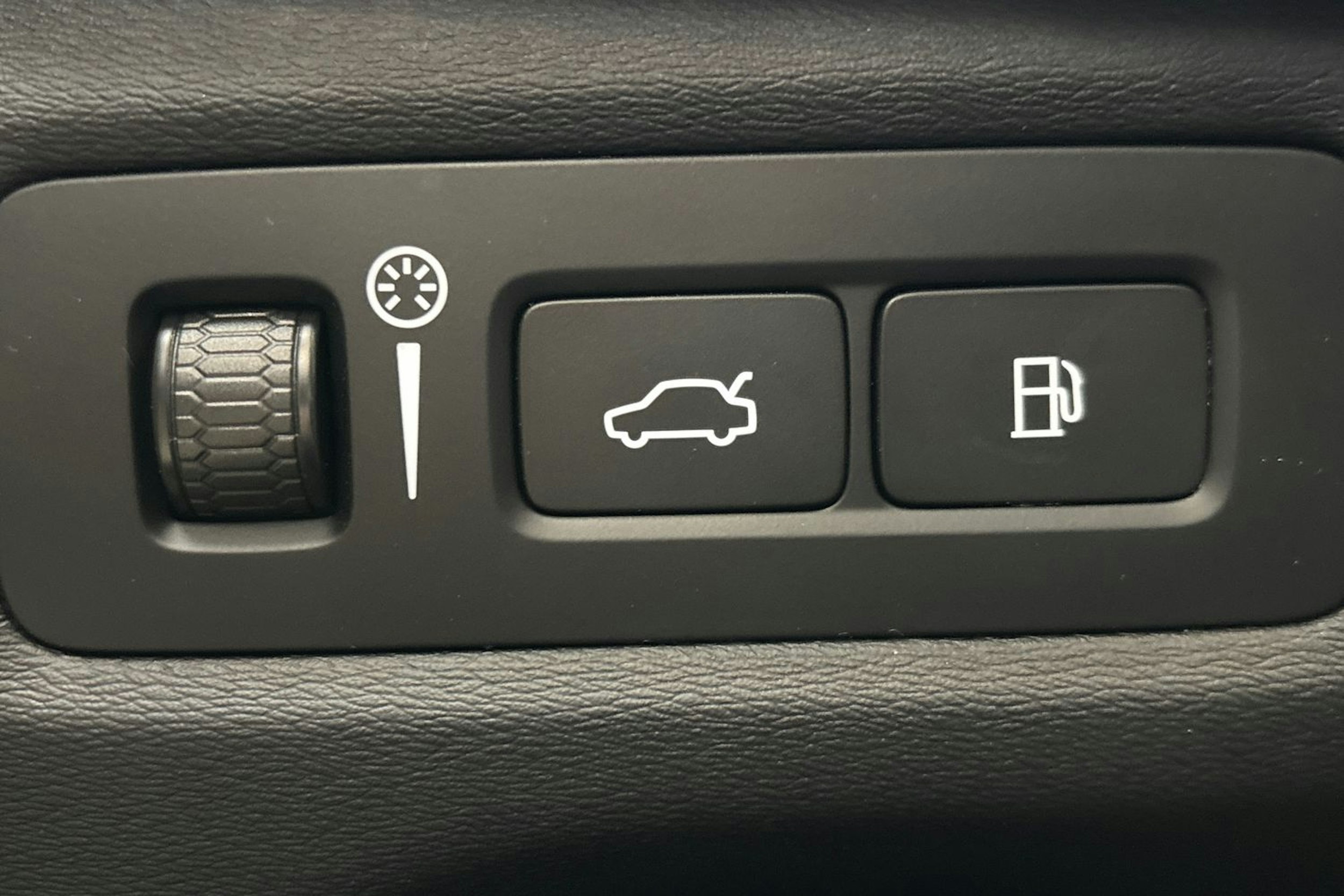 musta Volvo V90 2022 kuva 17.