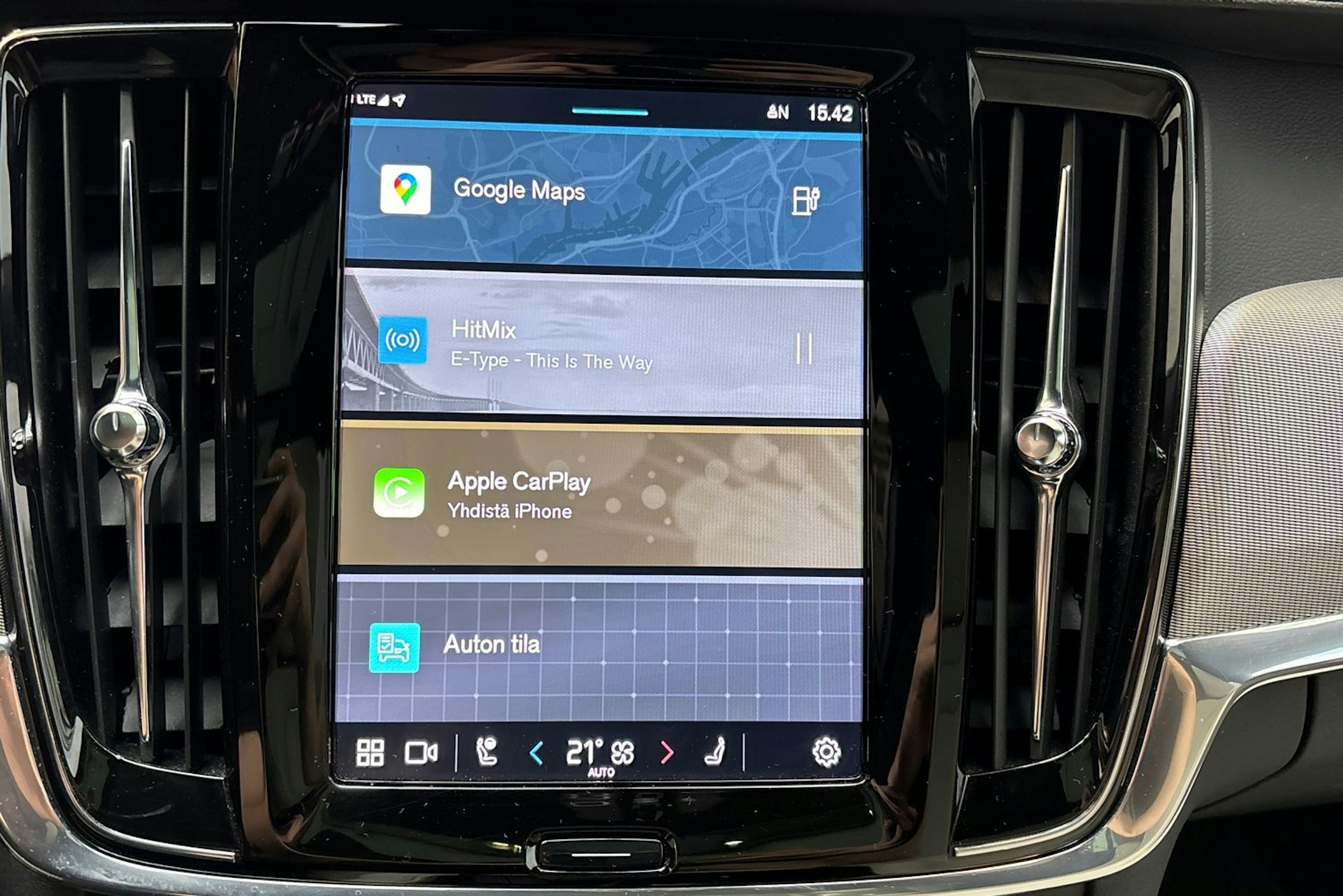 musta Volvo V90 2022 kuva 20.