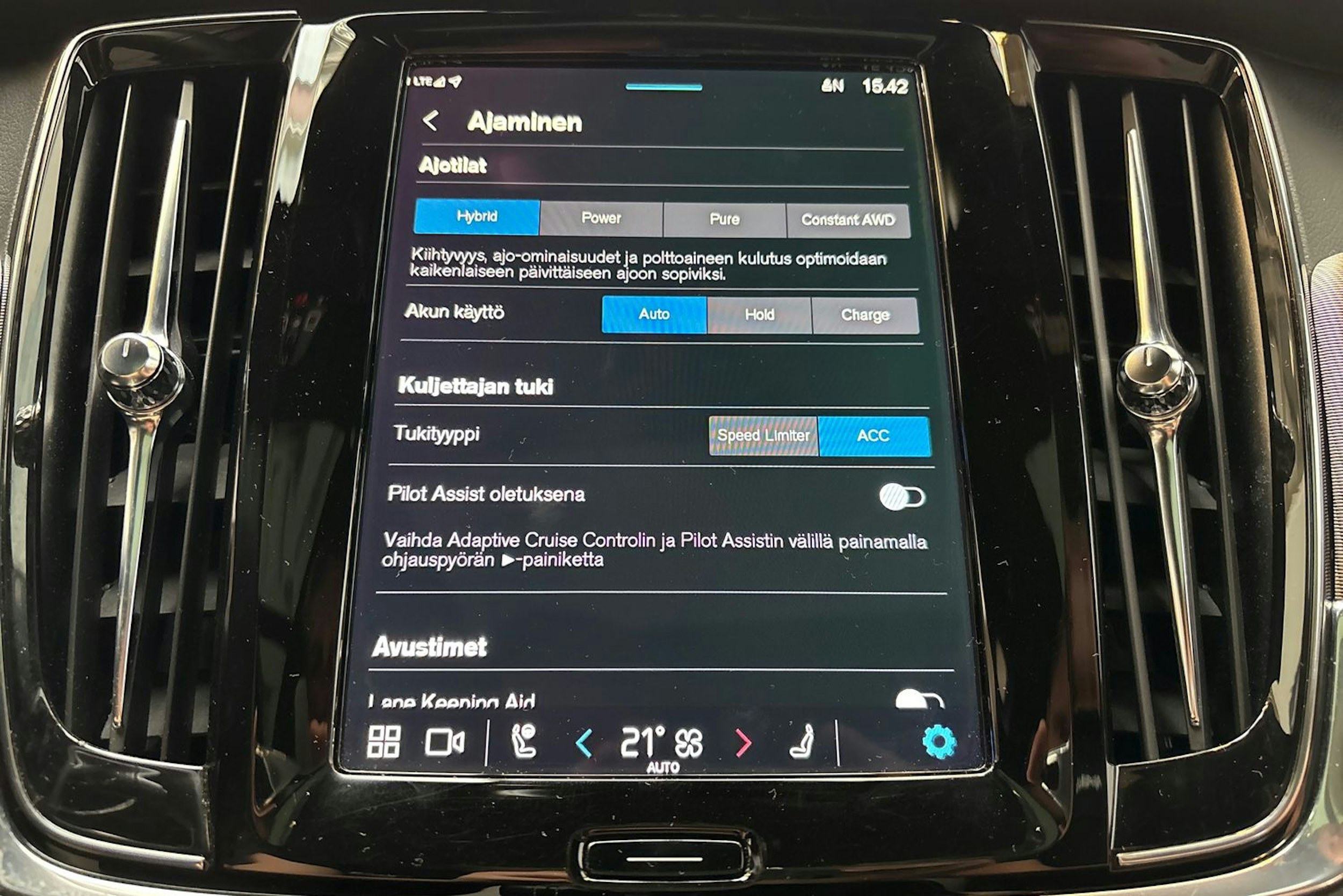 musta Volvo V90 2022 kuva 21.