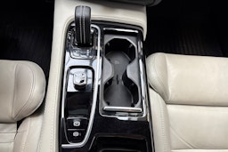 musta Volvo V90 2022 kuva 28.