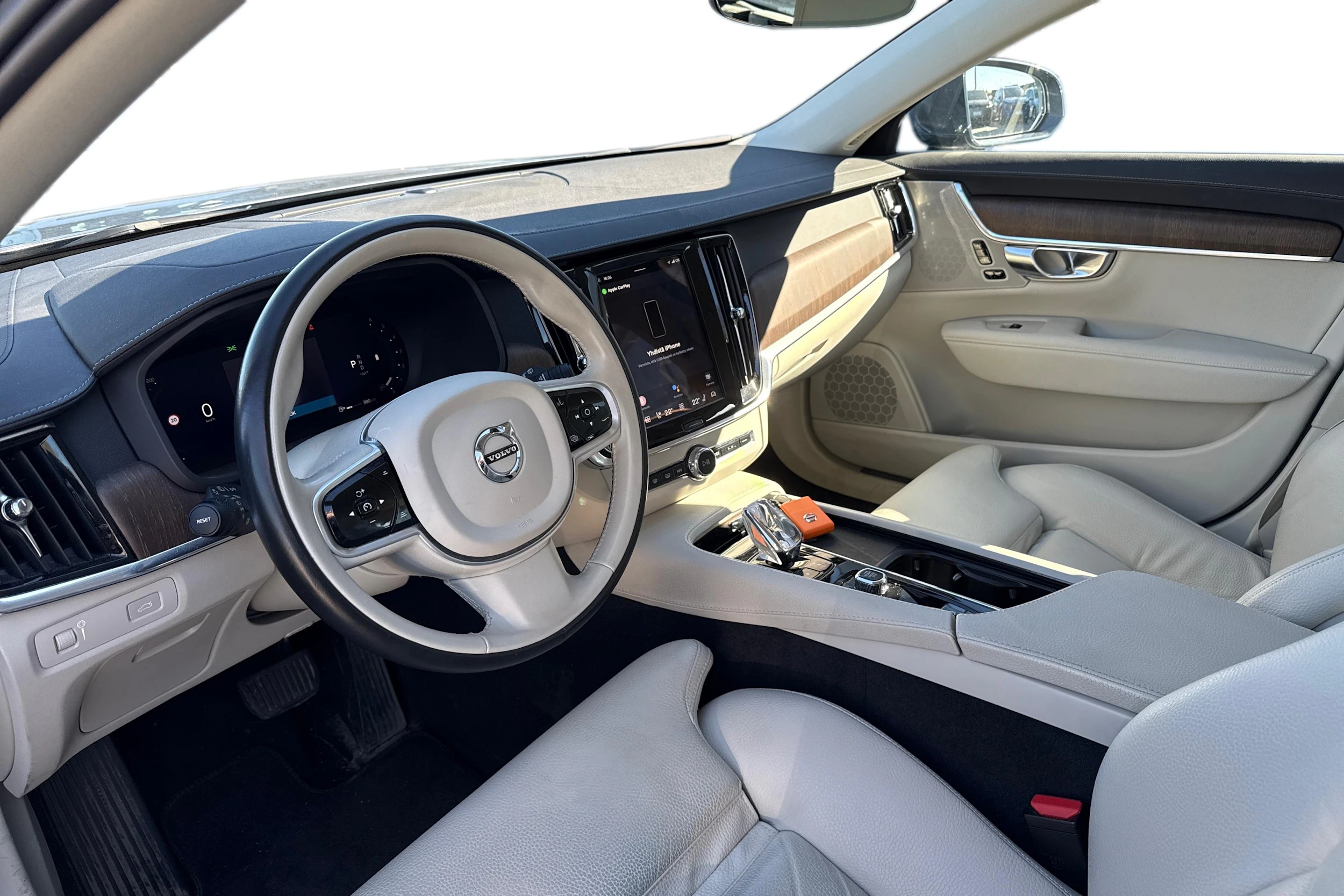 sininen Volvo V90 2022 kuva 3.