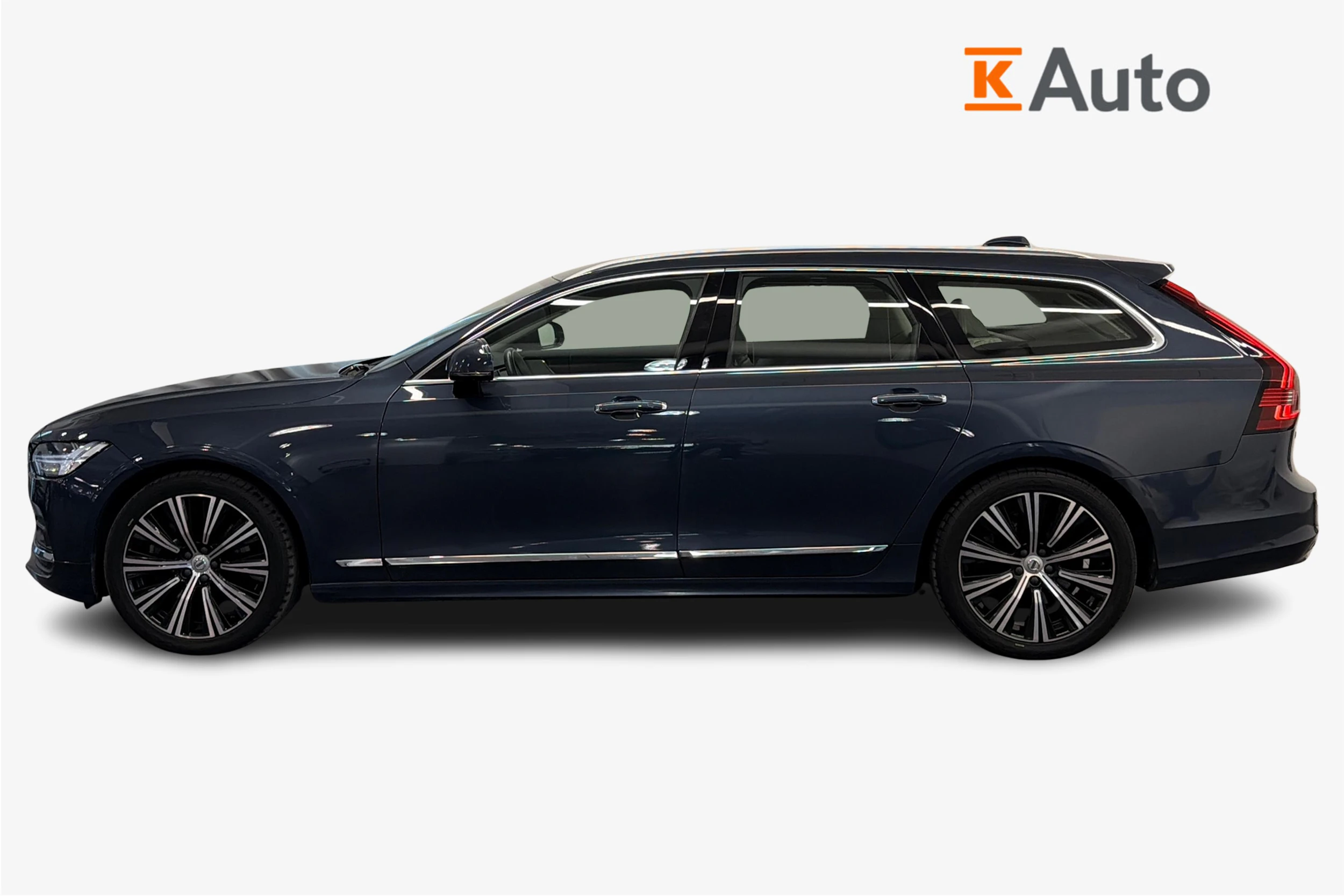 sininen Volvo V90 2022 kuva 7.