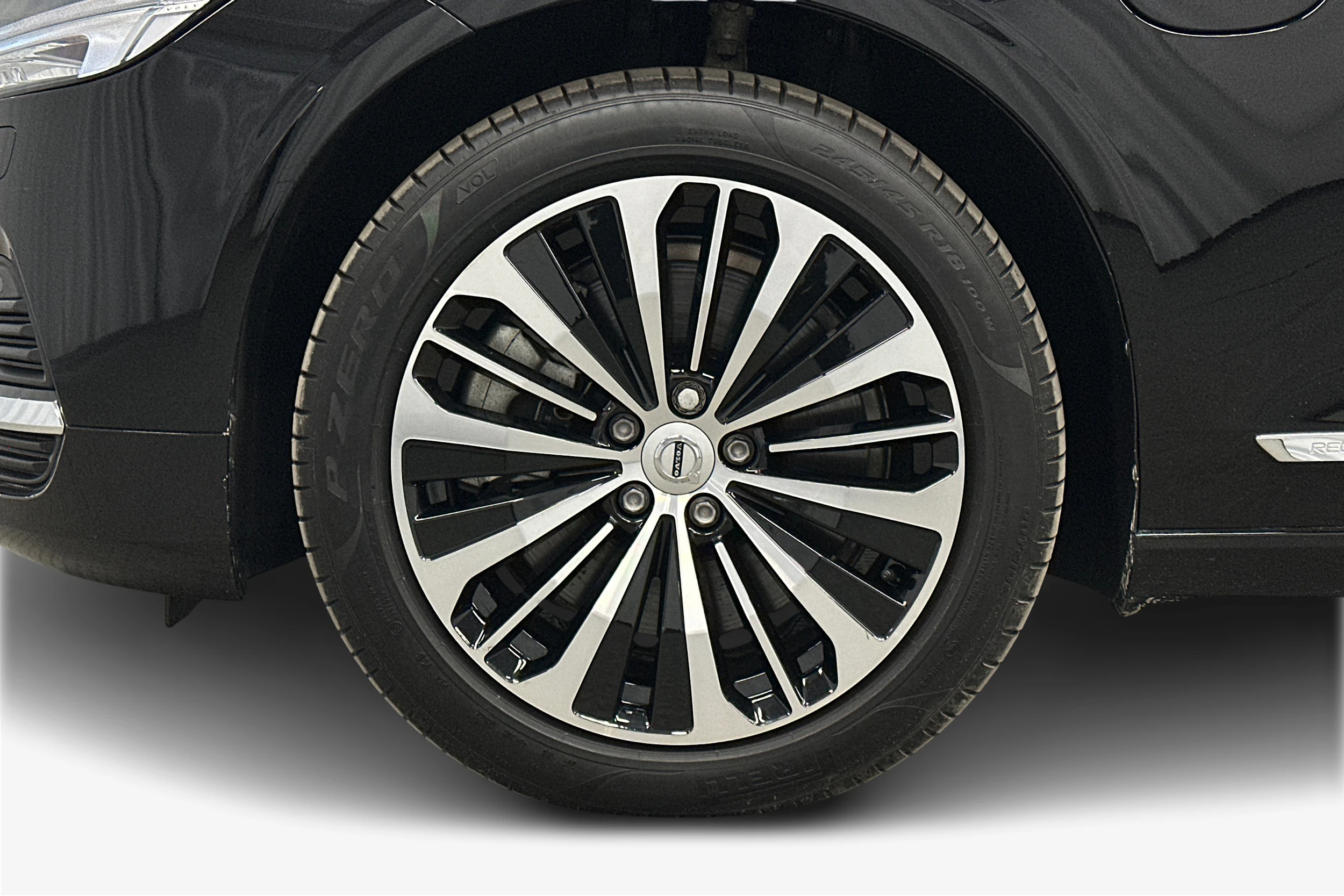 musta Volvo V90 2023 kuva 12.