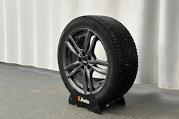 musta Volvo V90 2023 kuva 13.