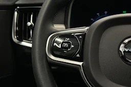 musta Volvo V90 2023 kuva 20.