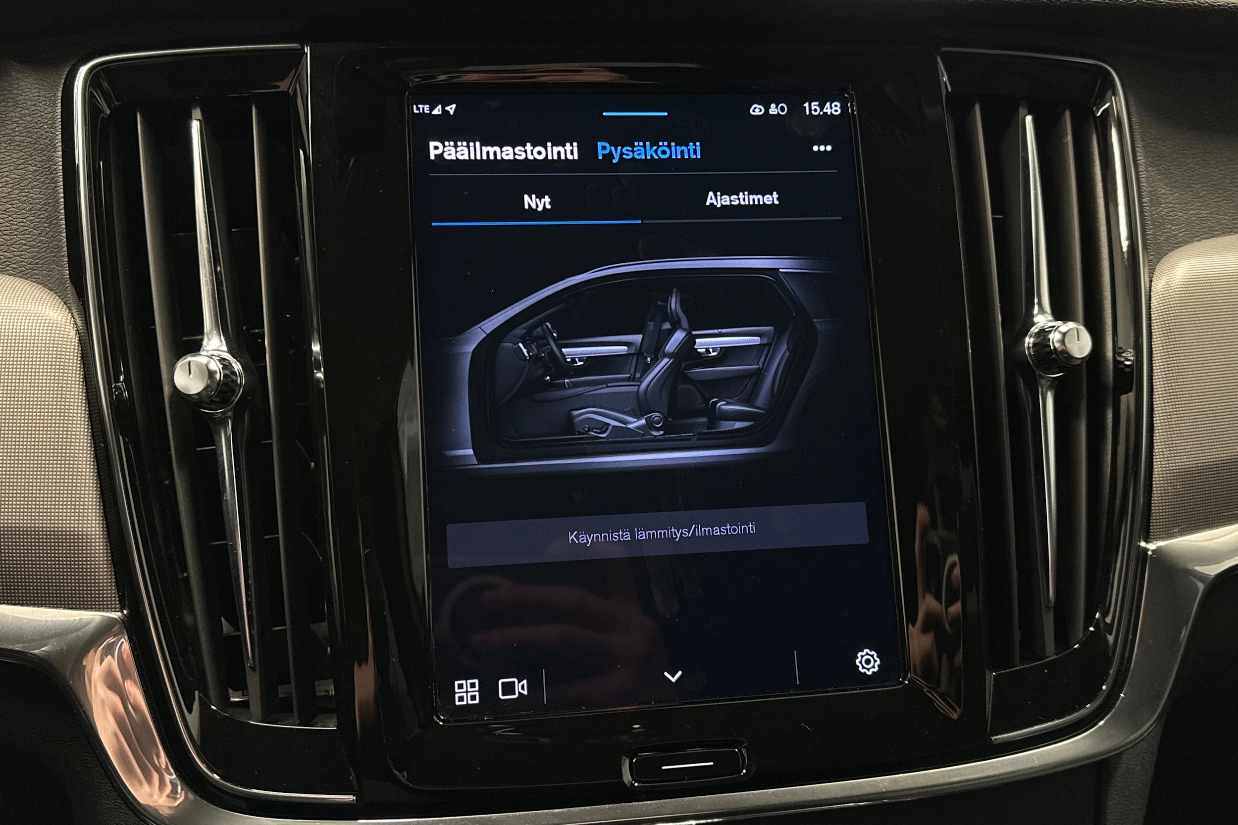 musta Volvo V90 2023 kuva 25.