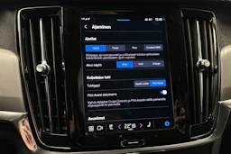 musta Volvo V90 2023 kuva 26.